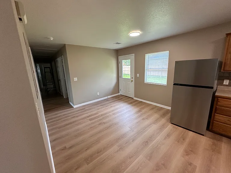 650 Wood St — Photo 5