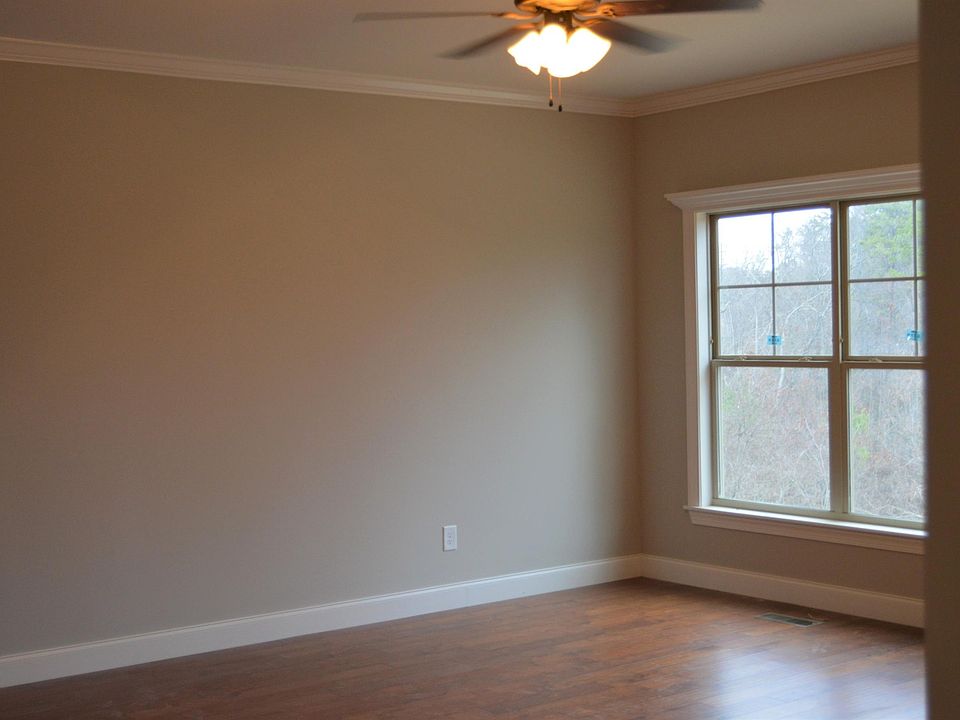 1st image of 47 Woodland Cove Cir