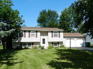 17 Baylor Cir, Rochester, NY 14624