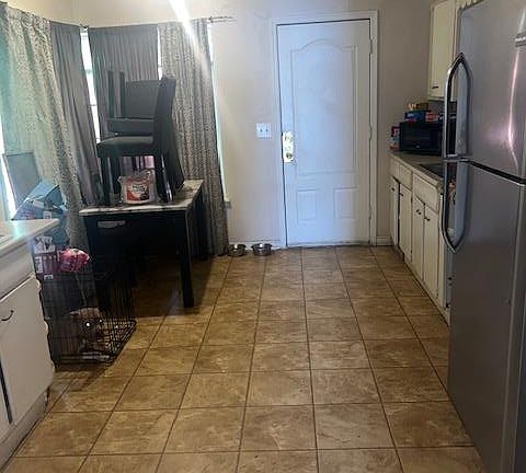 5th image of 400 NW 85th St