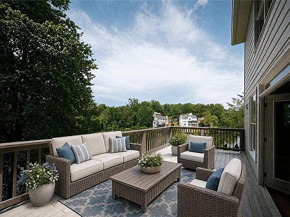 3rd image of 641 Phlox Way NW