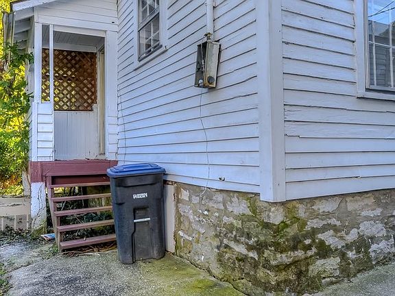 4th image of 216 New St #218