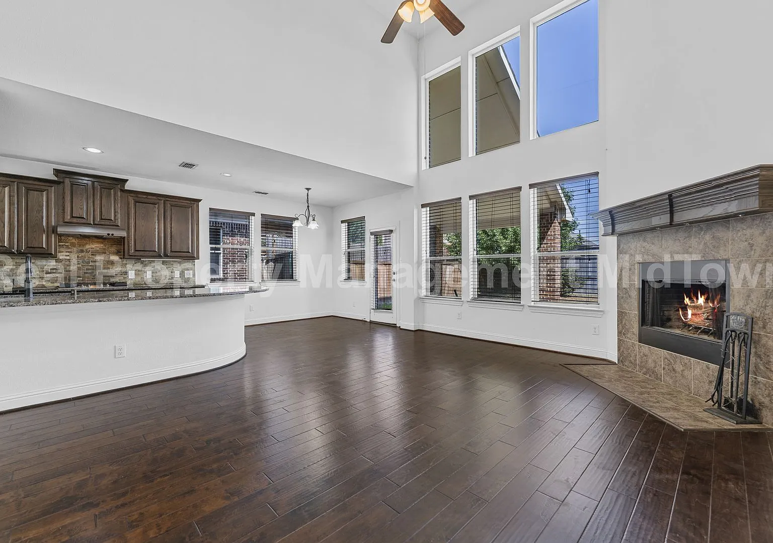4 bed, 4.0 bath, 3064 sqft, $2,995 — Photo 4