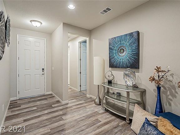 3rd image of 5511 Strawberry Swing St