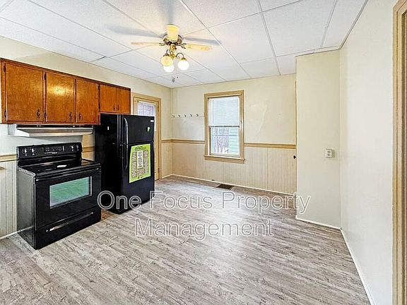 3rd image of 325 Percy St