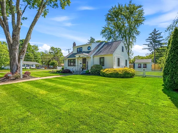 106 Sherry St, Northbridge, MA 01534