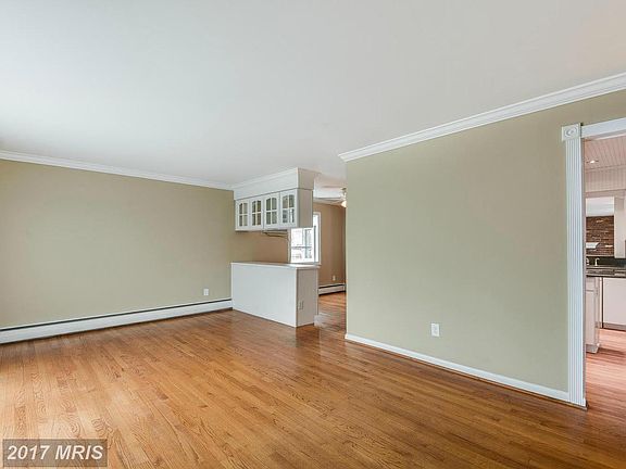3rd image of 553 Williamsburg Ln
