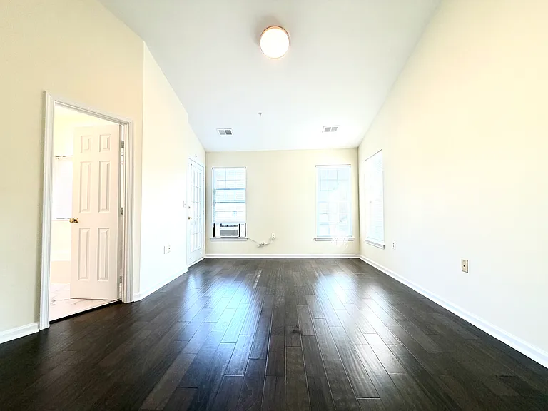 2543 Selkirk Ct — Photo 22