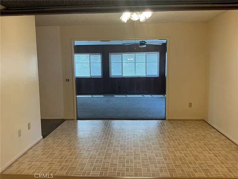 6585 Shannon Rd — Photo 11