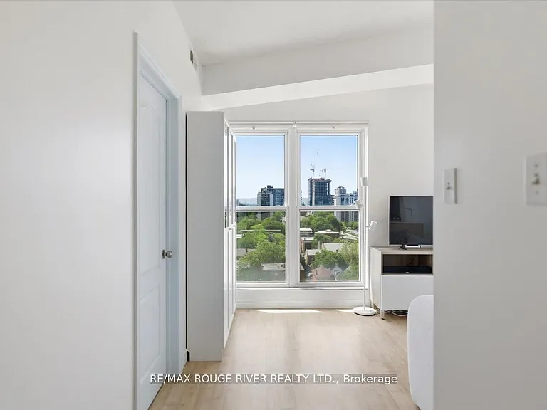 135 James St S #1401 — Photo 10