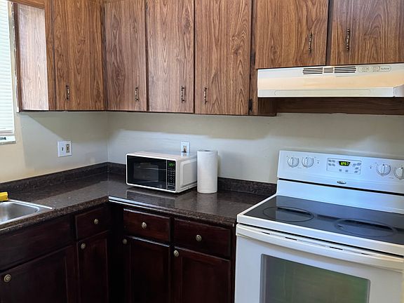 5th image of 5011 Pine St Unit B
