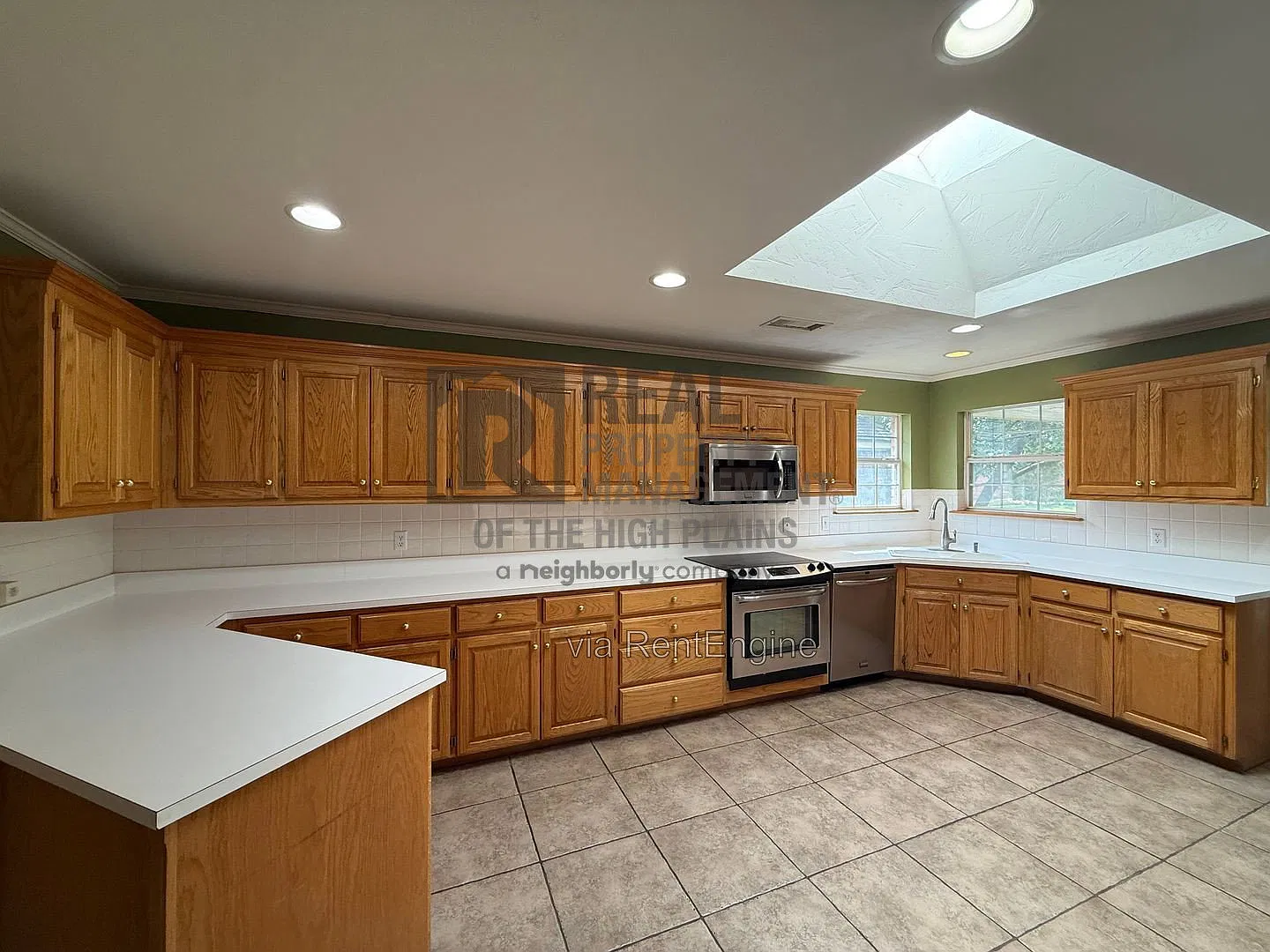 3 bed, 2.0 bath, 2166 sqft, $2,800 — Photo 2
