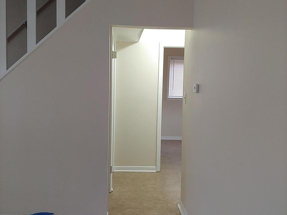 3rd image of 4911 Dickens Dr