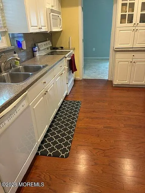 3 bed, 2.0 bath, 1410 sqft, $4,400 — Photo 3