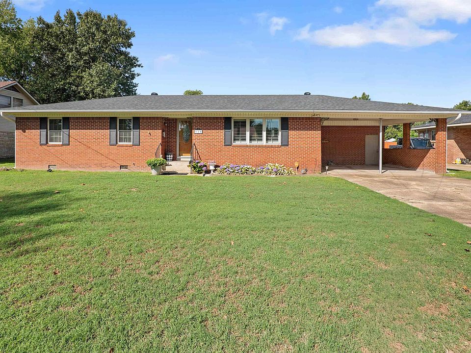 1st image of 120 NE Brewer Dr