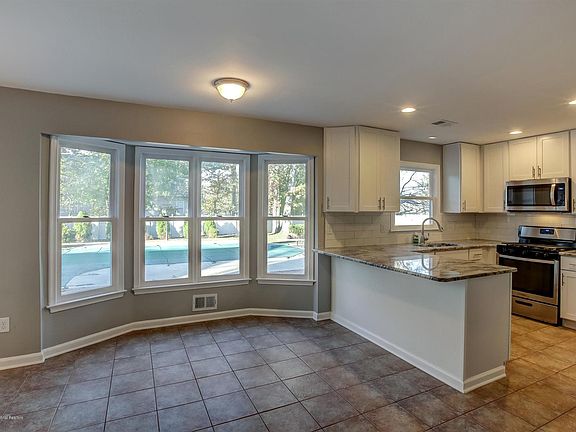 4th image of 1248 Fox Hollow Dr