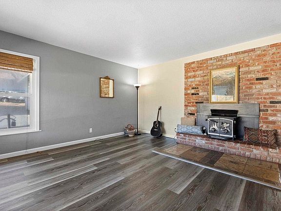 4th image of 35 Leonard Addition Rd
