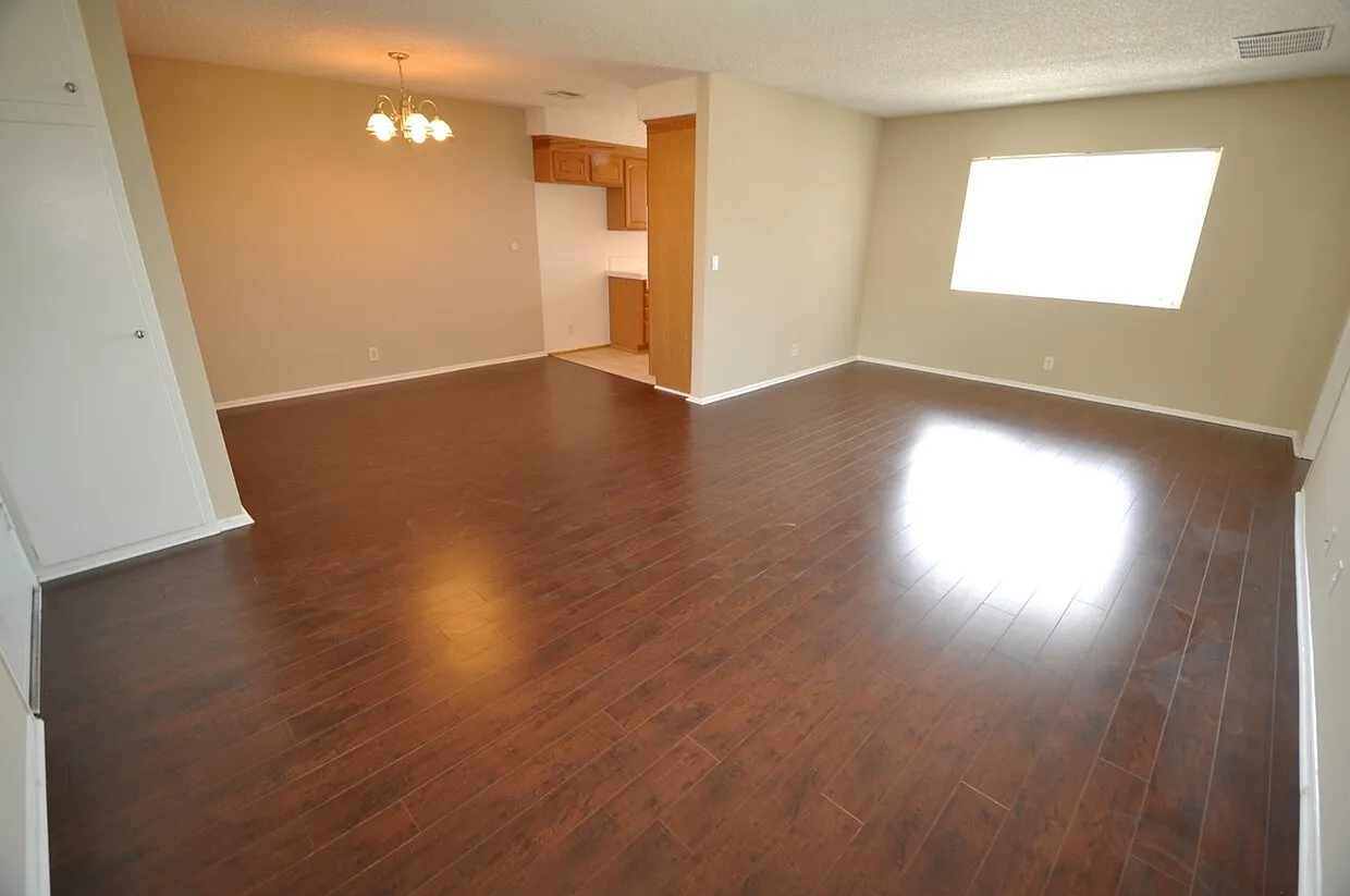 24347 Newhall Ave — Photo 2
