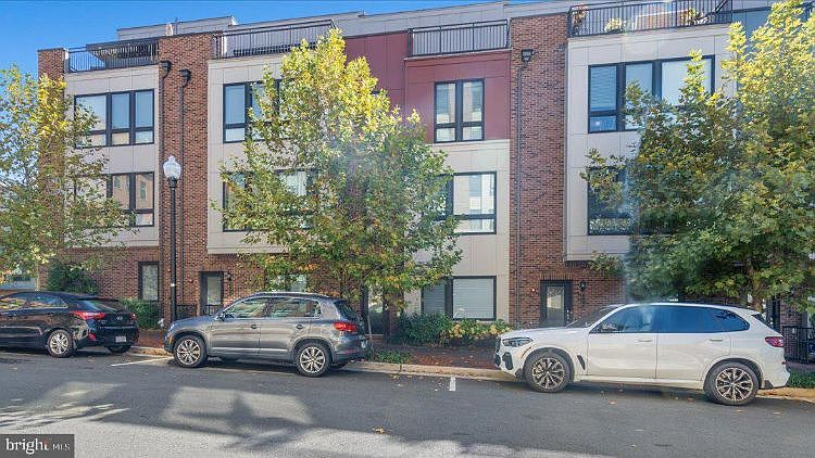 1st image of 444 Stabler Ln