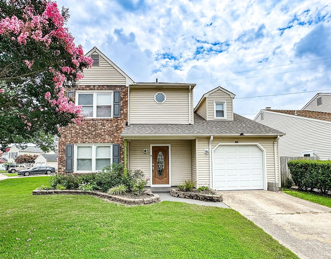 Va. Beach! Renovated and Move-In Ready! 4BR, 2 1/2 BA, 2005 s/f, cul-de-sac, fenced-in yard, Rock... — Photo 1