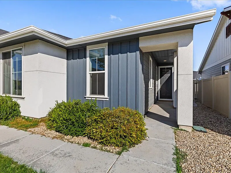 3 bed, 1556 sqft, $2,595 — Photo 2