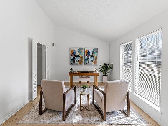 3rd image of 4927 Glendower Dr