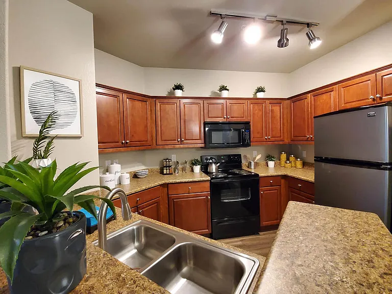 1c1 757 SQFT 1 Bed 1 Bath