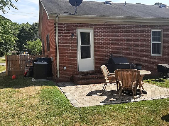 2nd image of 605 Railroad Ave #A