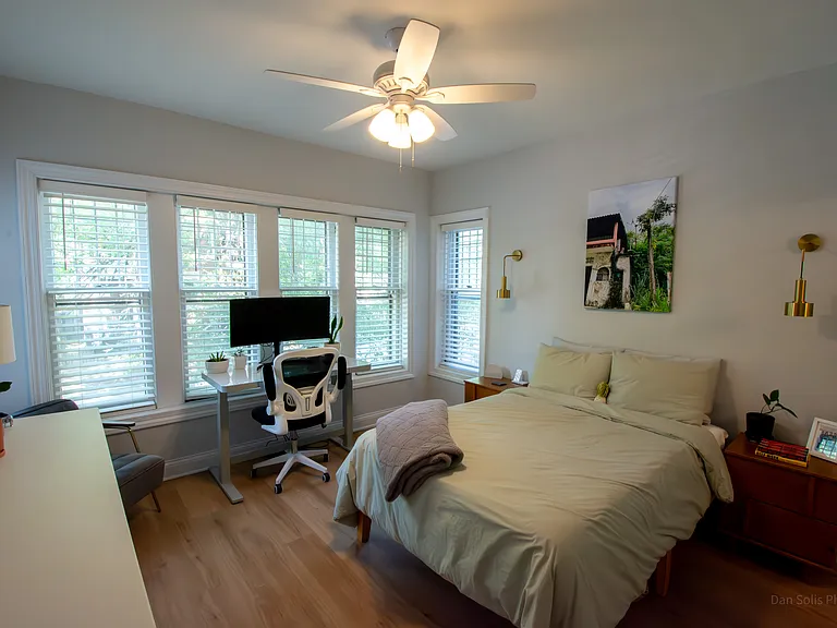 1303 W Roscoe St #2 — Photo 5