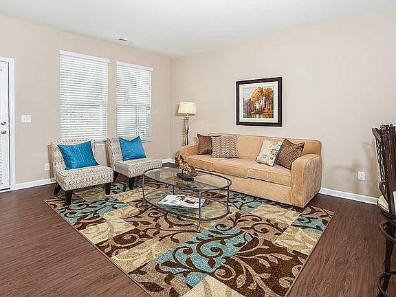 3rd image of 59 Holly Berry Ln