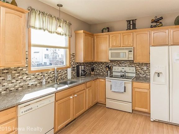 5th image of 205 Bridgewood Dr
