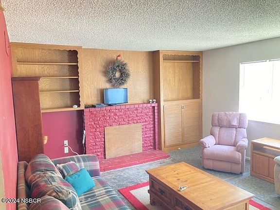 5th image of 851 Cambria Ave