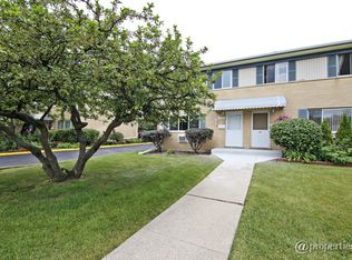 1640 Greenwood Rd, Glenview, IL 60026