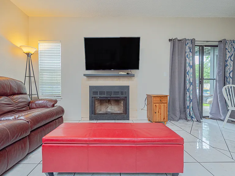 210 Oak Bay St #403 — Photo 5