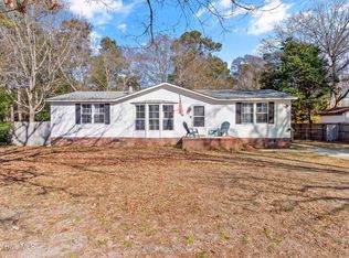 207 Moores Landing Rd, Hampstead, NC 28443