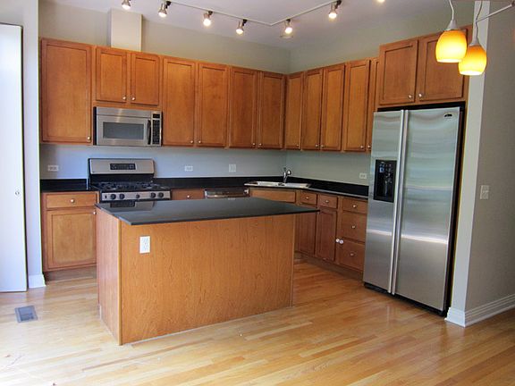 5th image of 909 W Ohio St Unit 8