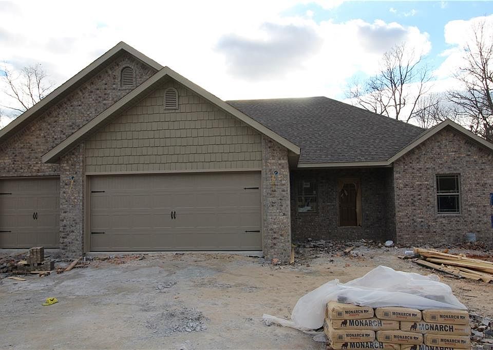 1st image of 2 Alice Ln