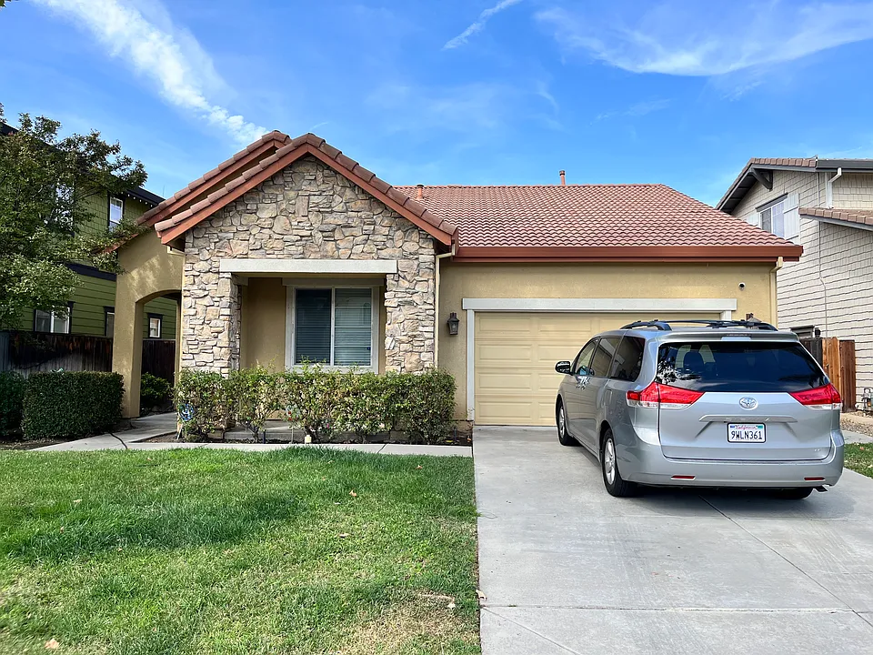 1659 Whispering Wind Dr