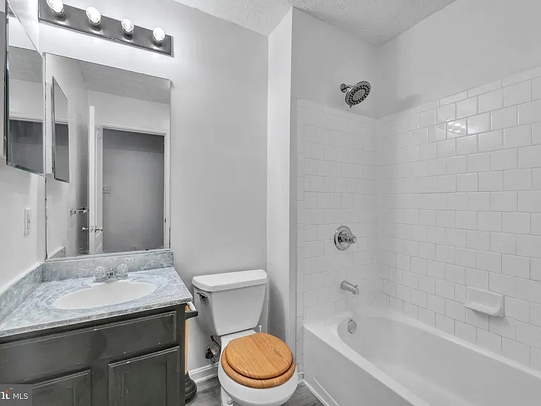 2406 Lemontree Ln — Photo 18