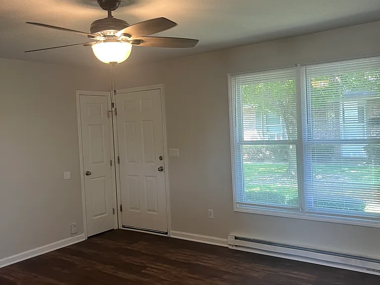 502 N Elm St #502 — Photo 4