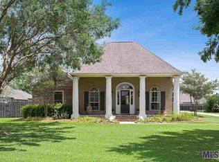 38245 S Lakeview Dr, Prairieville, LA 70769
