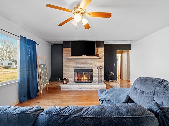 4th image of 225 Bennett Dr