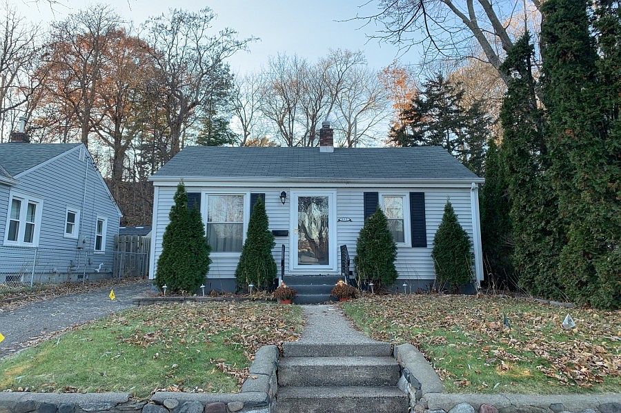 1st image of 652 8th Ave S