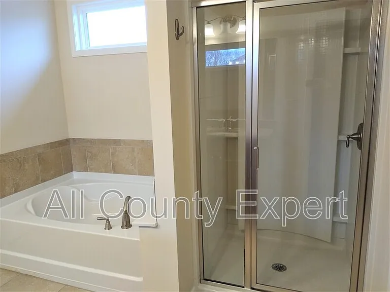 635 Glenish Ct — Photo 6