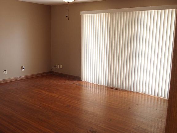 hardwood floors in the livingroom and hallways