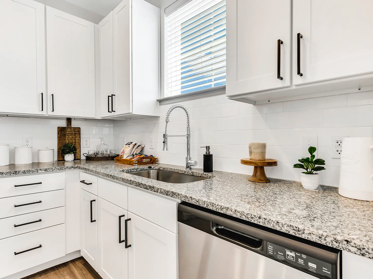Atlas Bluewood Apartments — Photo 2