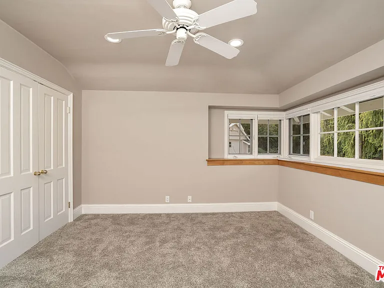 5360 Bothwell Rd — Photo 14
