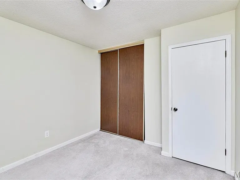 241 Valleyoak Ct — Photo 23