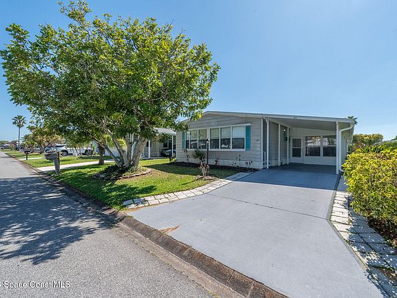 2nd image of 811 Silverthorn Ct