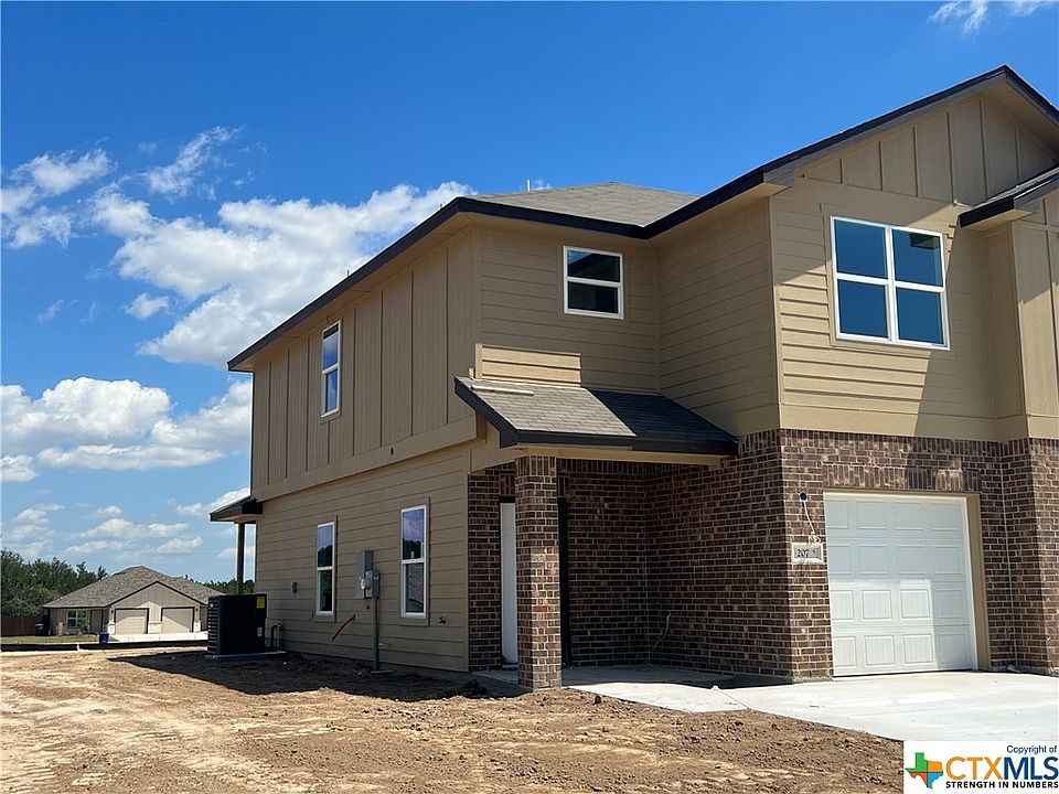 1st image of 207 Green Valley Dr